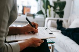 Leia mais sobre o artigo Coaching não é terapia: o que a psicoterapia oferece a quem está em burnout?