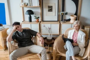 Leia mais sobre o artigo Como escolher psicóloga para burnout: o que observar antes de marcar