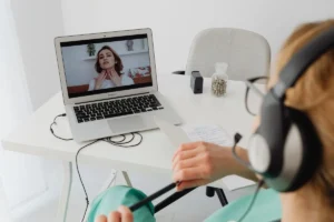 Leia mais sobre o artigo Terapia para burnout: online ou presencial, qual escolher?