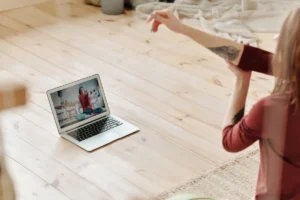 Leia mais sobre o artigo Psicoterapia para adultos online e presencial: qual escolher?