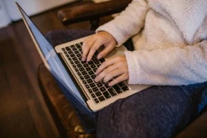 Leia mais sobre o artigo Qual a diferença entre terapia online e presencial?
